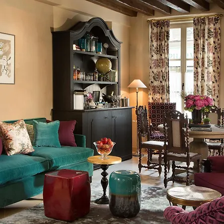 Hotel Les Tournelles Paris